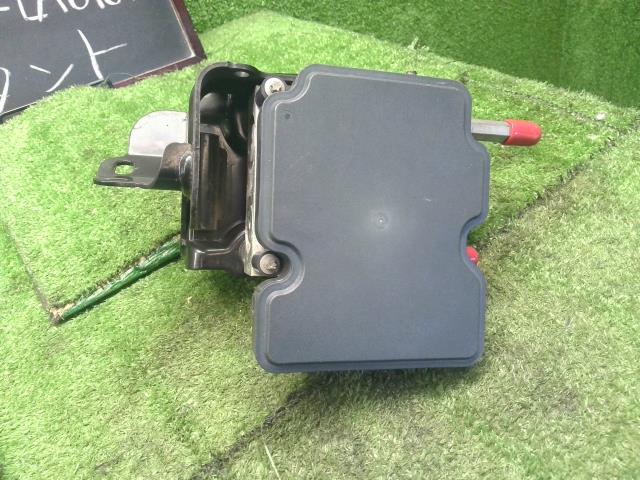 【中古】タント DBA-LA610S ＡＢＳアクチュエーター 44050-B2860 自社品番250455 W24