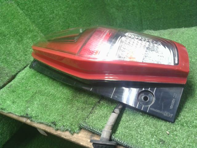 【中古】デイズ 5BA-B43W 右テールランプ 26550-7MA1A 自社品番250456 KBV