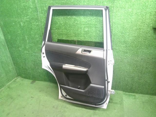 【中古】フォレスター DBA-SH5 左リアドア 60409SC109P 自社品番250457 37J