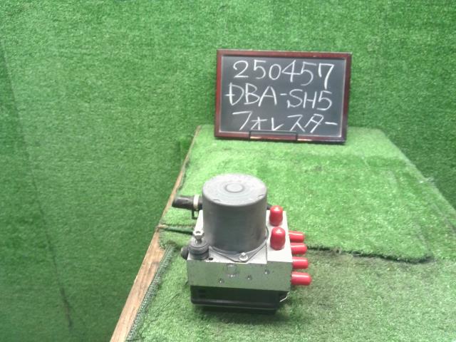 【中古】フォレスター DBA-SH5 ＡＢＳアクチュエーター 27596SC001 自社品番250457 37J