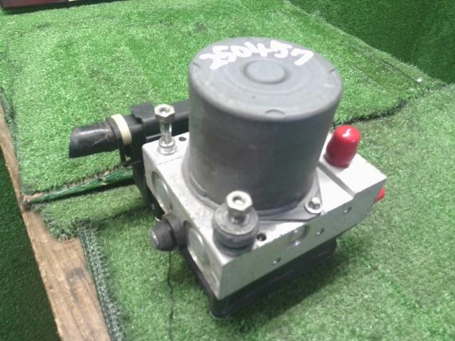 【中古】フォレスター DBA-SH5 ＡＢＳアクチュエーター 27596SC001 自社品番250457 37J