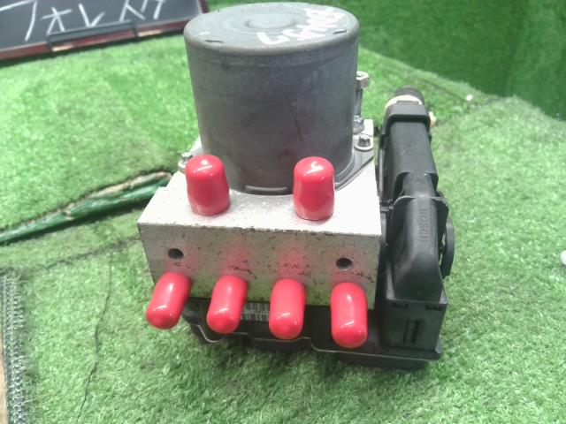 【中古】フォレスター DBA-SH5 ＡＢＳアクチュエーター 27596SC001 自社品番250457 37J