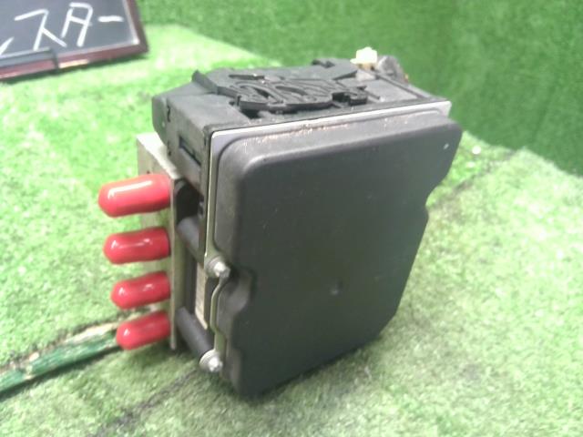 【中古】フォレスター DBA-SH5 ＡＢＳアクチュエーター 27596SC001 自社品番250457 37J