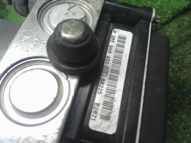 【中古】フォレスター DBA-SH5 ＡＢＳアクチュエーター 27596SC001 自社品番250457 37J