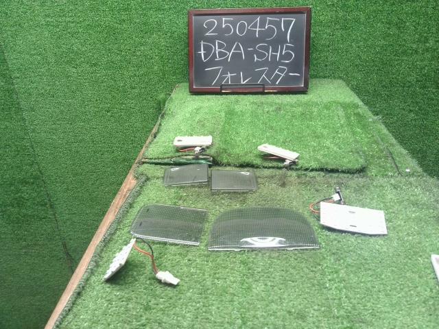【中古】フォレスター DBA-SH5 ルームランプ 84601AG040LO 自社品番250457 37J