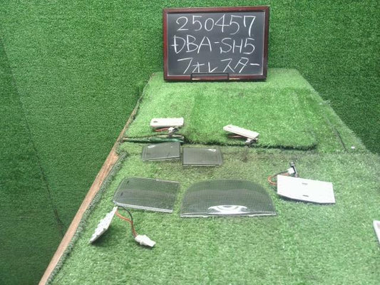 【中古】フォレスター DBA-SH5 ルームランプ 84601AG040LO 自社品番250457 37J