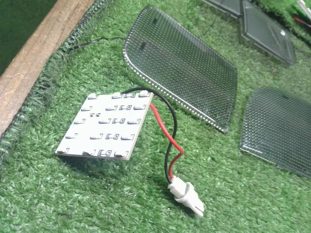 【中古】フォレスター DBA-SH5 ルームランプ 84601AG040LO 自社品番250457 37J