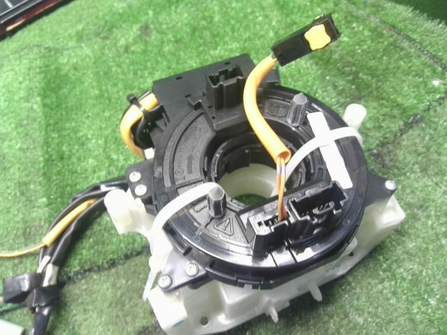 【中古】フォレスター DBA-SH5 スパイラルケーブル 83113FG000 自社品番250457 37J