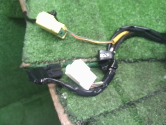 【中古】フォレスター DBA-SH5 スパイラルケーブル 83113FG000 自社品番250457 37J