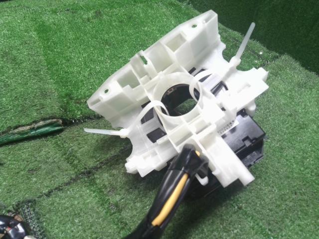 【中古】フォレスター DBA-SH5 スパイラルケーブル 83113FG000 自社品番250457 37J