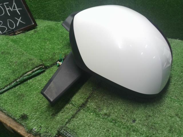 【中古】Ｎ－ＢＯＸ DBA-JF4 右ドアミラー サイドミラー 76208-TTA-J11 自社品番250459 NH883P