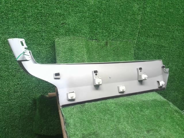 【中古】Ｎ－ＢＯＸ DBA-JF4 右スライドレールカバー 72545-TTA-013ZS 自社品番250459 NH883P