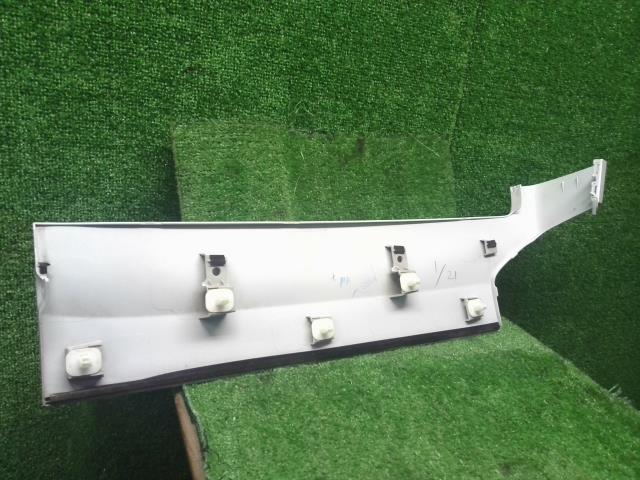 【中古】Ｎ－ＢＯＸ DBA-JF4 左スライドレールカバー 72585TTA-013ZS 自社品番250459 NH883P