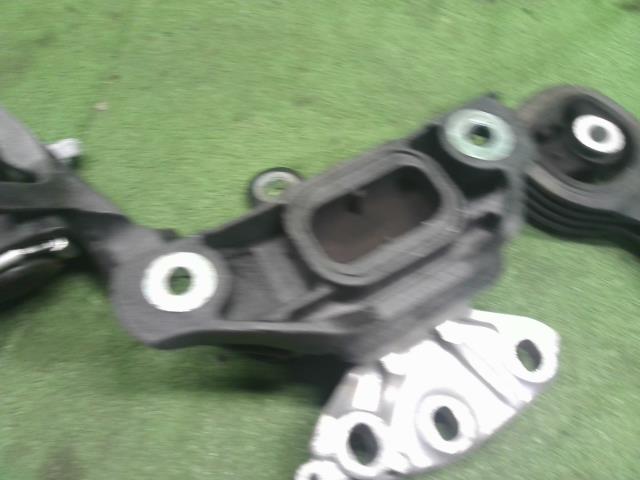 【中古】Ｎ－ＢＯＸ DBA-JF4 エンジンマウント 50820TTA-003 自社品番250459 NH883P