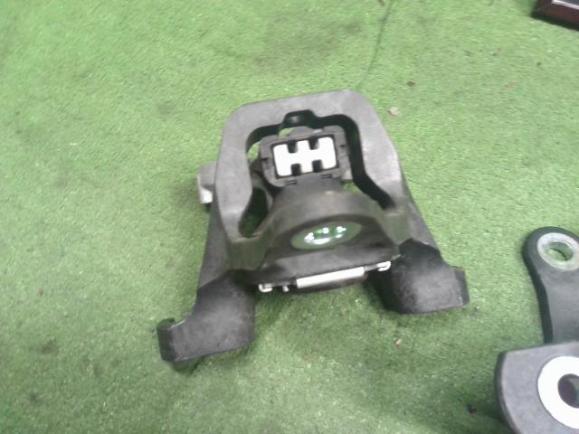 【中古】Ｎ－ＢＯＸ DBA-JF4 エンジンマウント 50820TTA-003 自社品番250459 NH883P