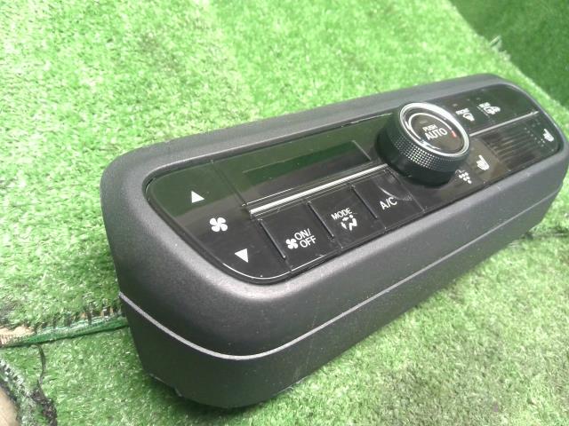 【中古】Ｎ－ＢＯＸ DBA-JF4 エアコン AC スイッチパネル 79601-TTB-J51ZB 自社品番250459 NH883P