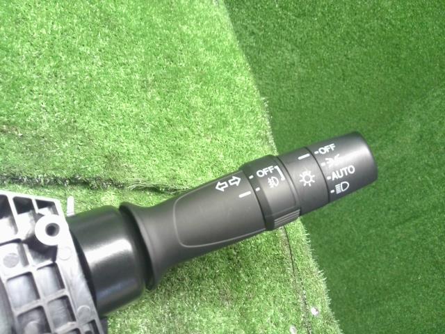 【中古】Ｎ－ＢＯＸ DBA-JF4 ディマー コンビネーションスイッチ 35255-T2A-U11 自社品番250459 NH883P