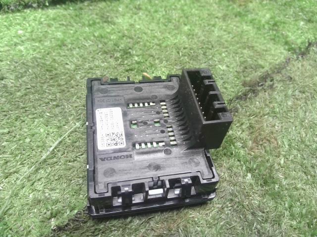 【中古】Ｎ－ＢＯＸ DBA-JF4 左右 パワースライドドアスイッチ 35385-TTA-J01 自社品番250459 NH883P