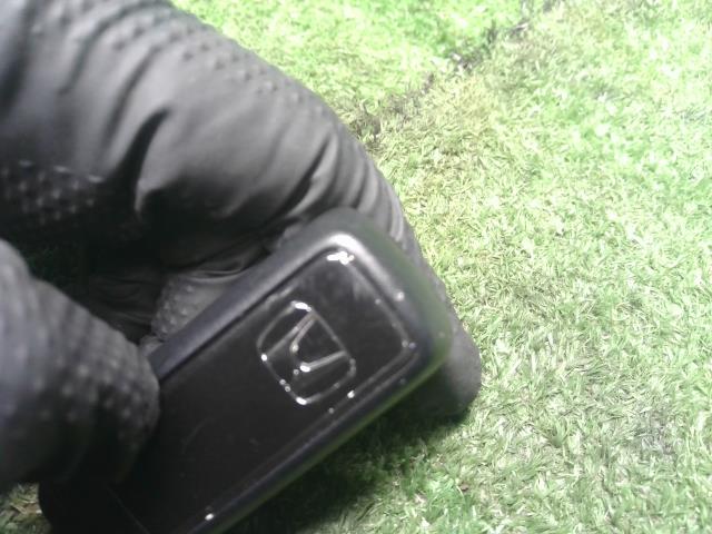 【中古】Ｎ－ＢＯＸ DBA-JF4 キーレスリモコン スマートキー 自社品番250459 NH883P