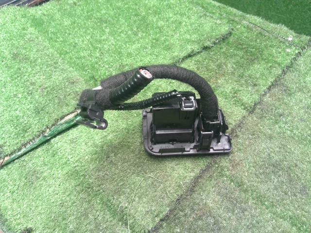 【中古】Ｎ－ＢＯＸ DBA-JF4 USBポート 自社品番250459 NH883P