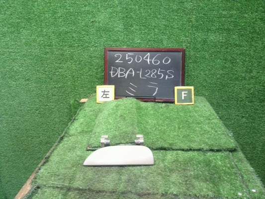 【中古】ミラ DBA-L285S 左フロントアウターハンドル 69220-B2210-E2 自社品番250460 T23