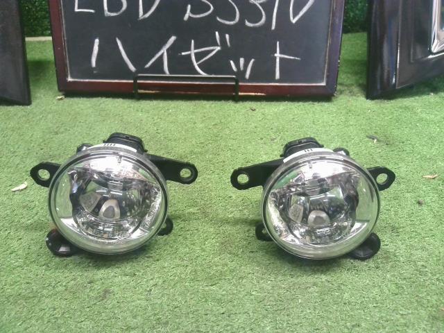 【中古】ハイゼット EBD-S331V 左右 フォグランプ ライト カバー付 81220-B5030 自社品番250462 X07