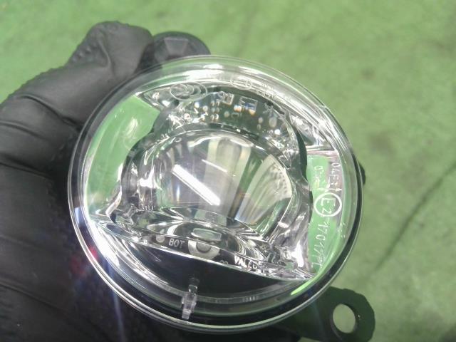 【中古】ハイゼット EBD-S331V 左右 フォグランプ ライト カバー付 81220-B5030 自社品番250462 X07