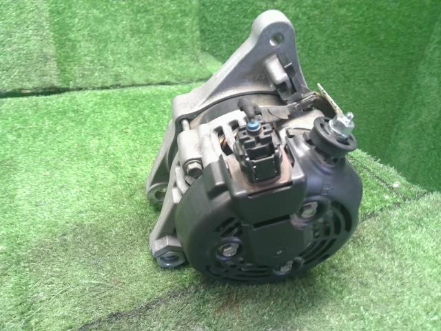 【中古】ハイゼット EBD-S331V オルタネーター ダイナモ 28100-B5080 自社品番250462 X07