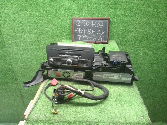 【中古】アウディ A1 DBA-8XCAX ナビユニット 8X0 035 678 B 自社品番250468