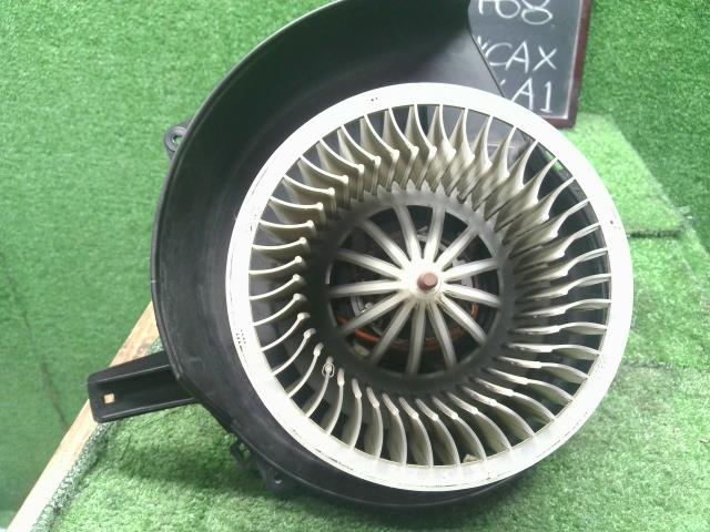 【中古】アウディ A1 DBA-8XCAX ヒーターブロアモーター 6R2 819 015 自社品番250468