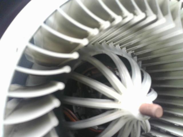 【中古】アウディ A1 DBA-8XCAX ヒーターブロアモーター 6R2 819 015 自社品番250468