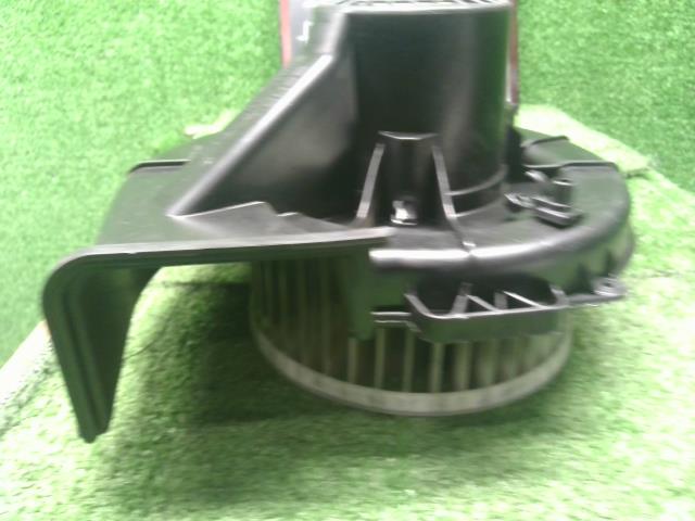 【中古】アウディ A1 DBA-8XCAX ヒーターブロアモーター 6R2 819 015 自社品番250468