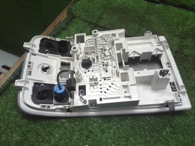 【中古】アウディ A1 DBA-8XCAX ルームランプ 8X0 947 135 AL 自社品番250468