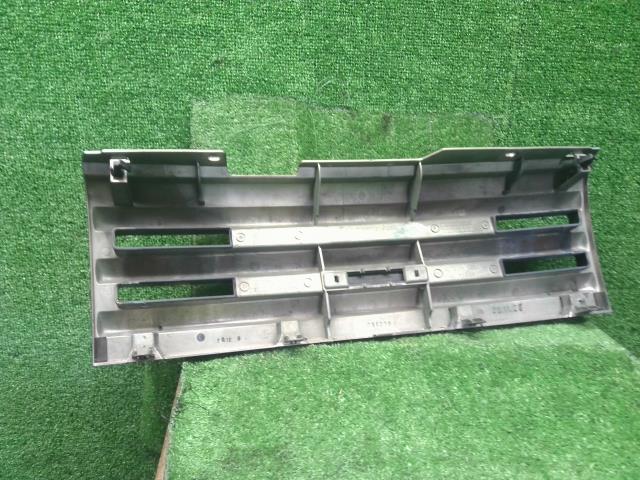 【中古】キューブ DBA-Z12 ラジエーター フロントグリル ライダー用  自社品番250471 QX1