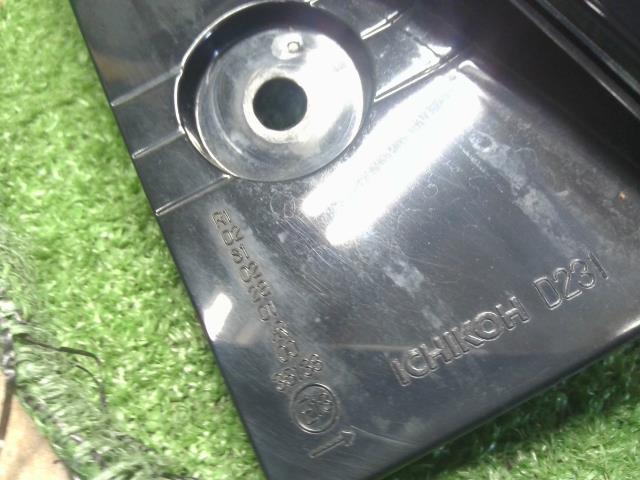 【中古】ｅＫクロス 5AA-B37W 右テールランプ MQ714736 自社品番250472 U17