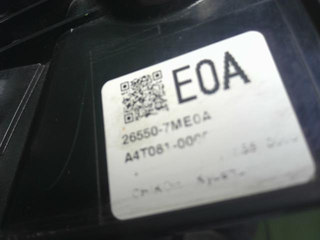 【中古】ｅＫクロス 5AA-B37W 右テールランプ MQ714736 自社品番250472 U17
