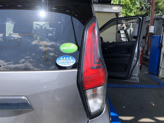 【中古】ｅＫクロス 5AA-B37W 右テールランプ MQ714736 自社品番250472 U17