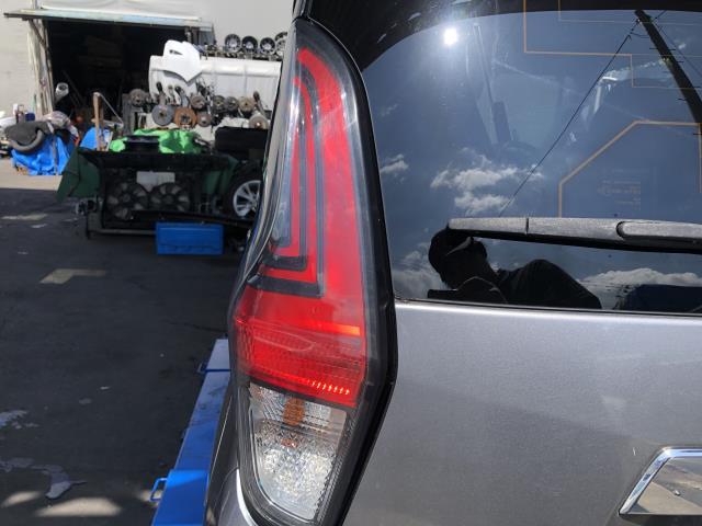 【中古】ｅＫクロス 5AA-B37W 左テールランプ MQ714741 自社品番250472 U17