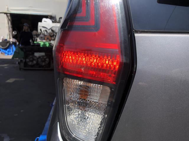 【中古】ｅＫクロス 5AA-B37W 左テールランプ MQ714741 自社品番250472 U17