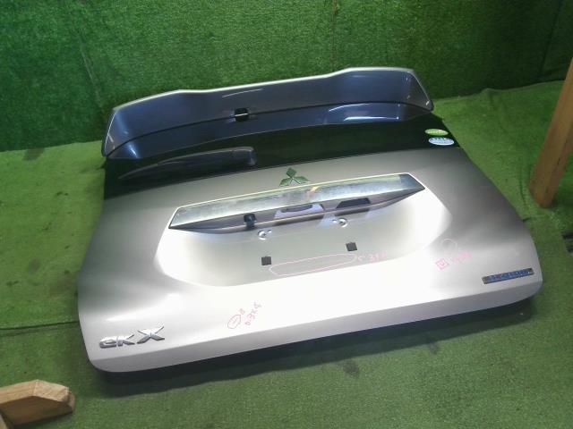 【中古】ｅＫクロス 5AA-B37W バックドア リアゲート 5801C316 自社品番250472 U17