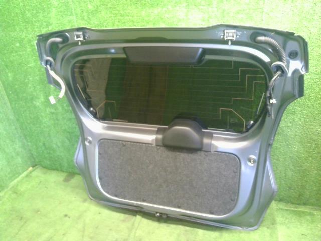 【中古】ｅＫクロス 5AA-B37W バックドア リアゲート 5801C316 自社品番250472 U17