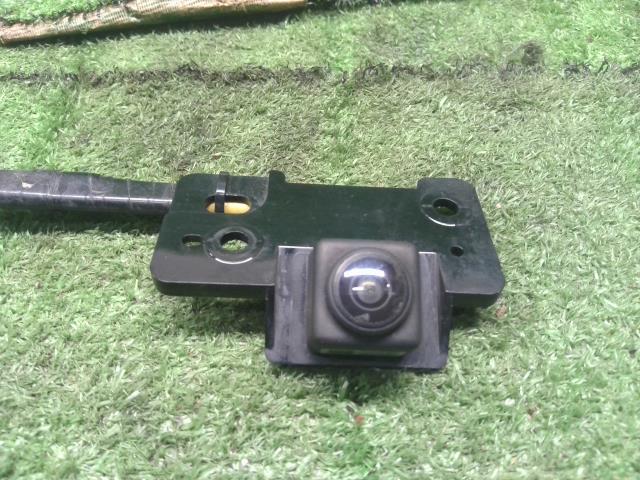 【中古】ｅＫクロス 5AA-B37W フロントグリル用 カメラ MQ714854 自社品番250472 U17