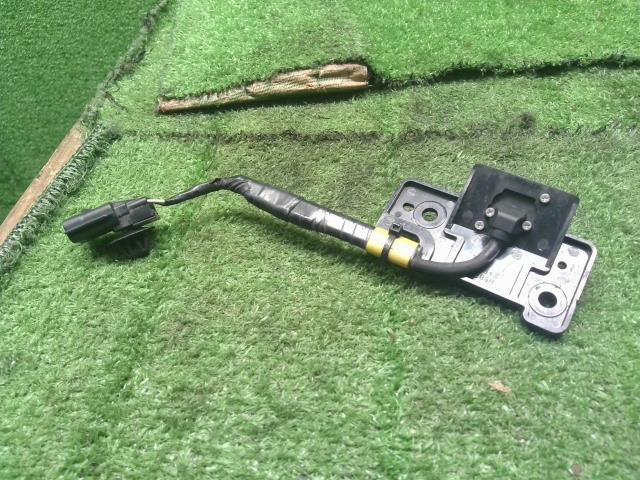 【中古】ｅＫクロス 5AA-B37W フロントグリル用 カメラ MQ714854 自社品番250472 U17