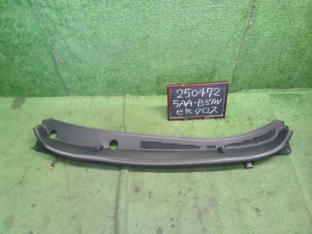 【中古】ｅＫクロス 5AA-B37W カウルトップパネル MQ715405 自社品番250472 U17
