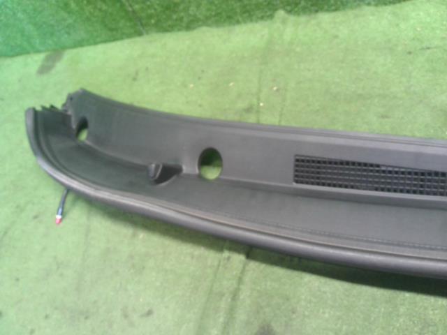 【中古】ｅＫクロス 5AA-B37W カウルトップパネル MQ715405 自社品番250472 U17