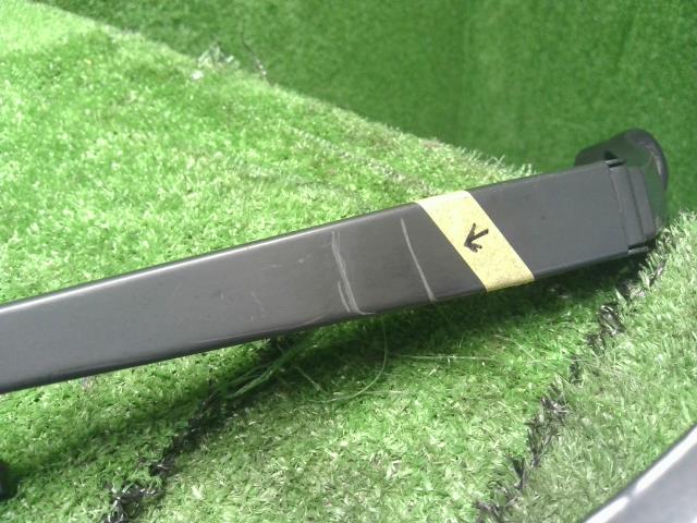 【中古】ｅＫクロス 5AA-B37W フロントワイパーアーム MQ714930 自社品番250472 U17