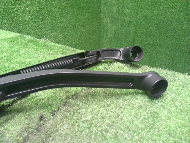 【中古】ｅＫクロス 5AA-B37W フロントワイパーアーム MQ714930 自社品番250472 U17