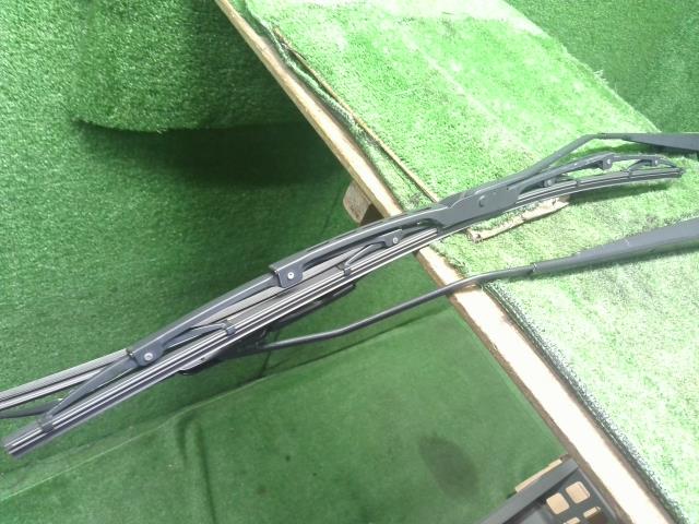 【中古】ｅＫクロス 5AA-B37W フロントワイパーアーム MQ714930 自社品番250472 U17