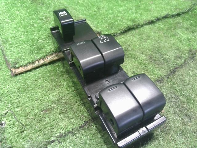 【中古】ｅＫクロス 5AA-B37W パワーウインドウ PWスイッチ MQ714706 自社品番250472 U17