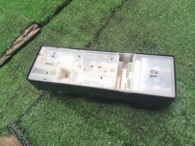 【中古】ｅＫクロス 5AA-B37W パワーウインドウ PWスイッチ MQ714706 自社品番250472 U17